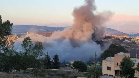 Israeli Bombing Raids Strike Southeastern Lebanese Territory